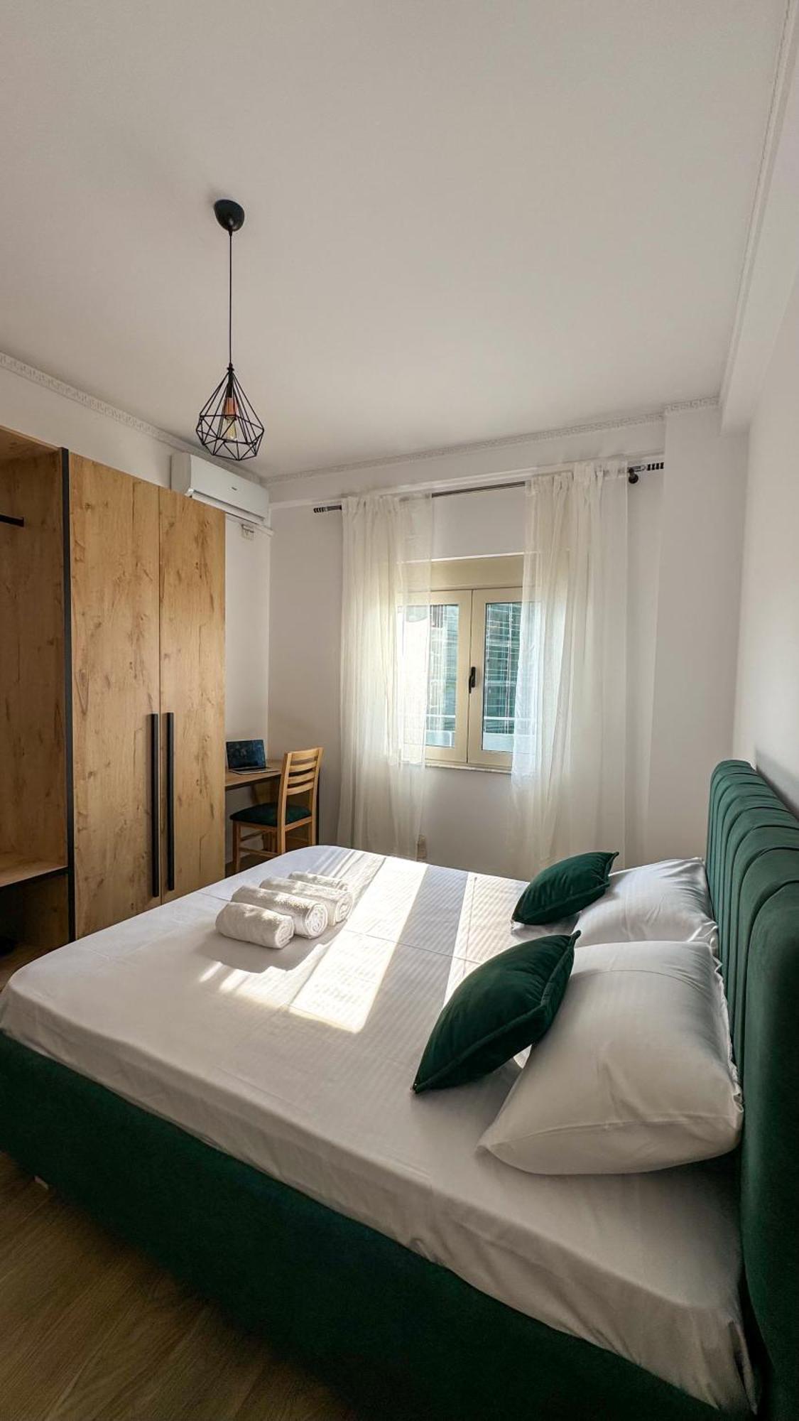 Urban Serenity Skyline Premium - Blloku Apartament