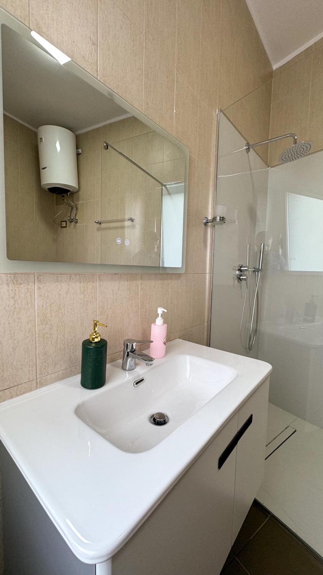 Urban Serenity Skyline Premium - Blloku Tirana
